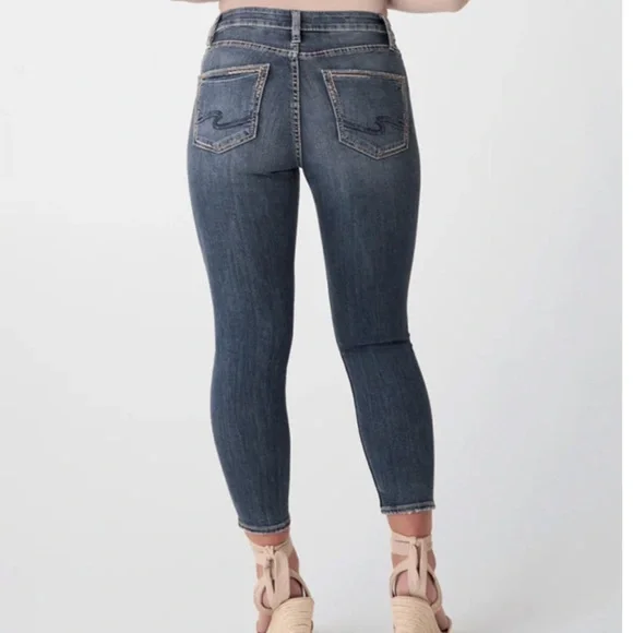 Silver Jeans Co. Avery Skinny Crop Jeans - Picture 2 of 15